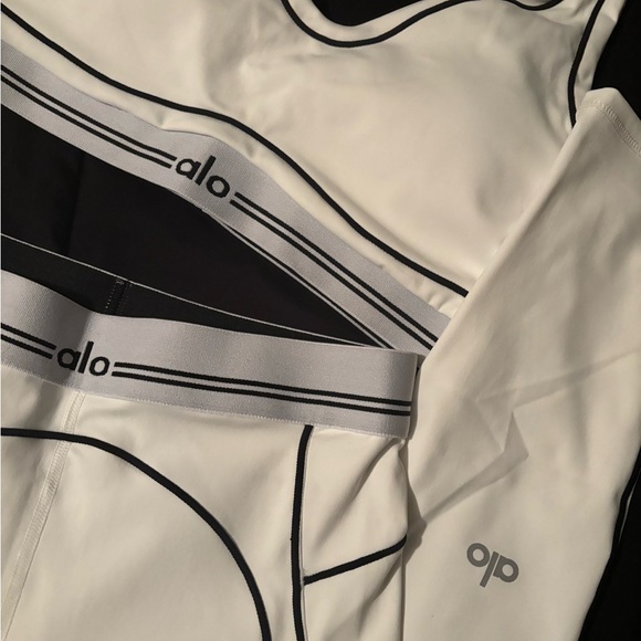 ALO Yoga White and Black Bra and Leggings Set - Picture 1 of 4